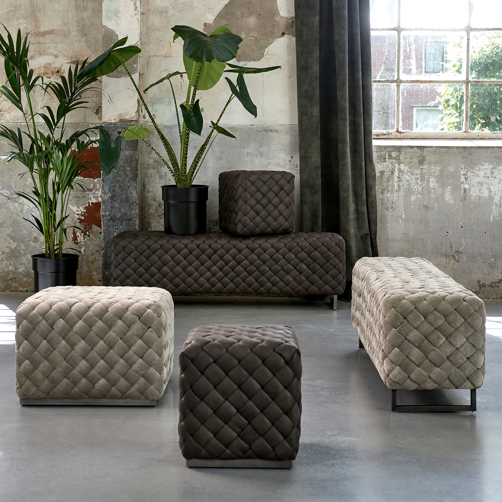 Room 48 Footstool 60x60, pellini, espresso