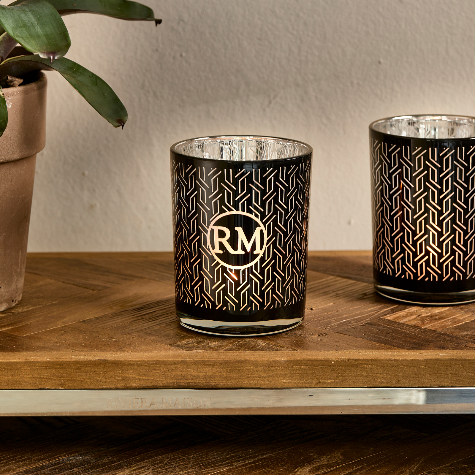 RM Button Votive black