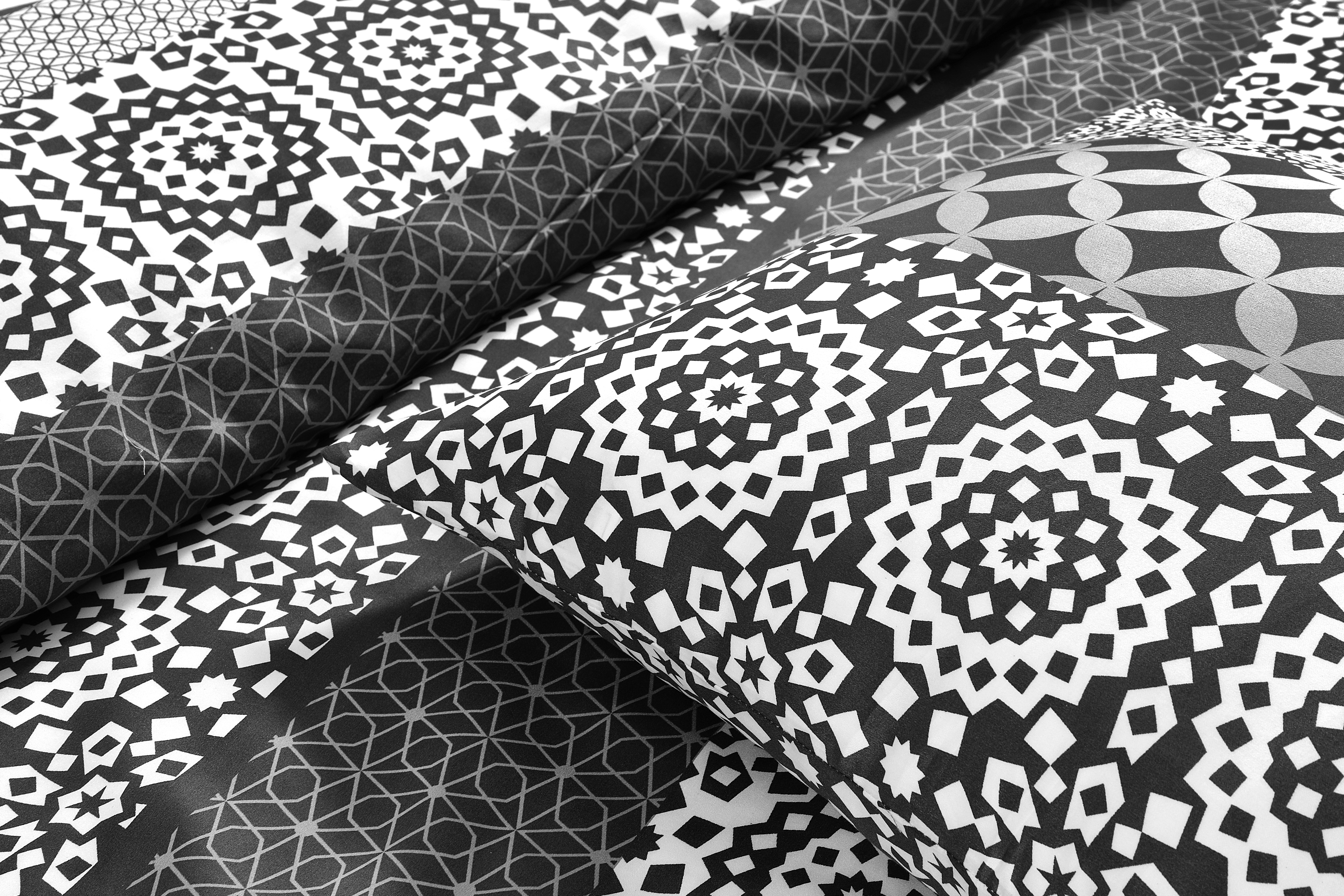 Bettwäsche Stereo 125-DE Schwarz / Weiß 155cm x 220cm Bettwäsche Stereo 125-DE Schwarz / Weiß 155cm x 220cm