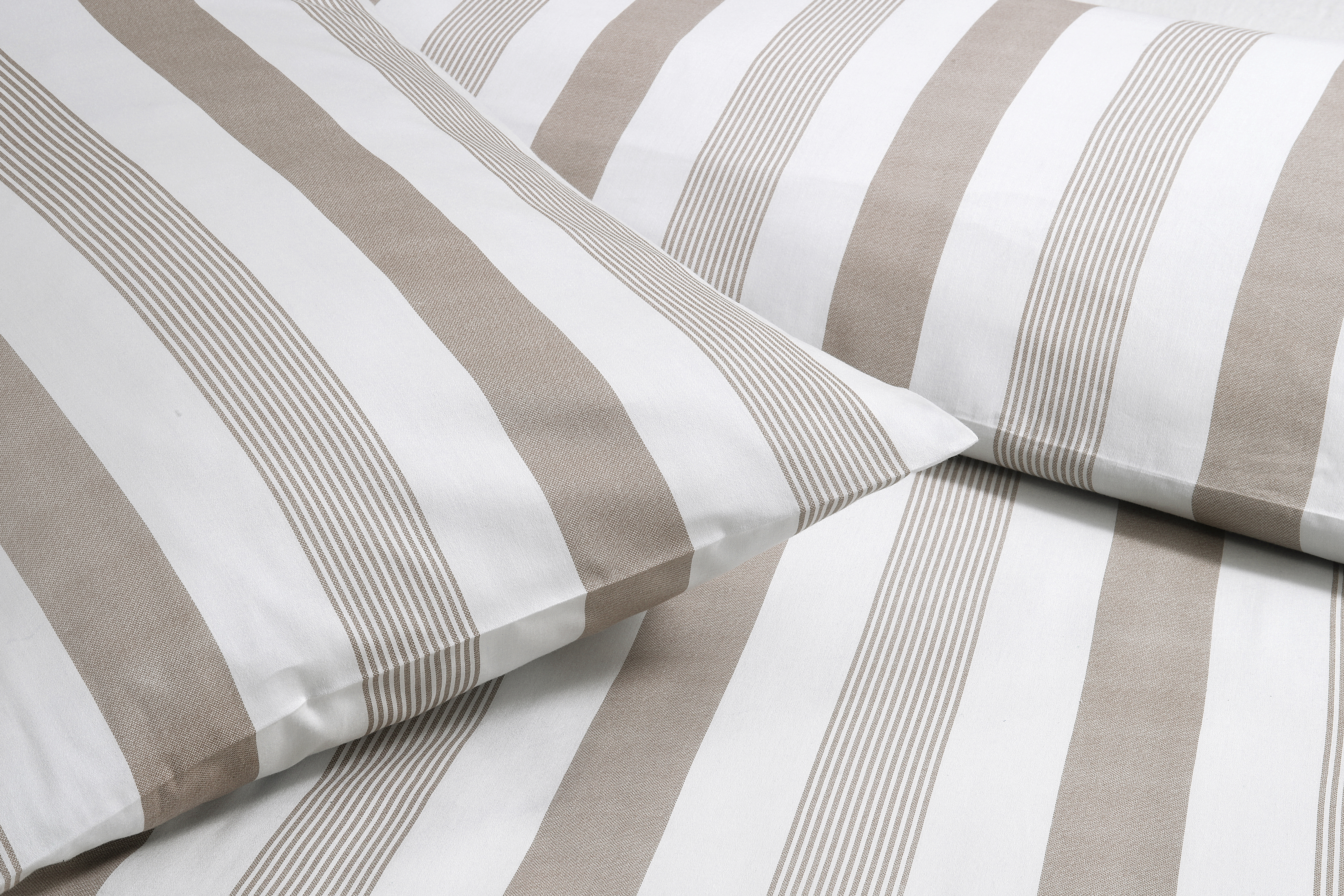 Bettwäsche Pina 125-AT Taupe 140cm x 200cm Bettwäsche Pina 125-AT Taupe 140cm x 200cm