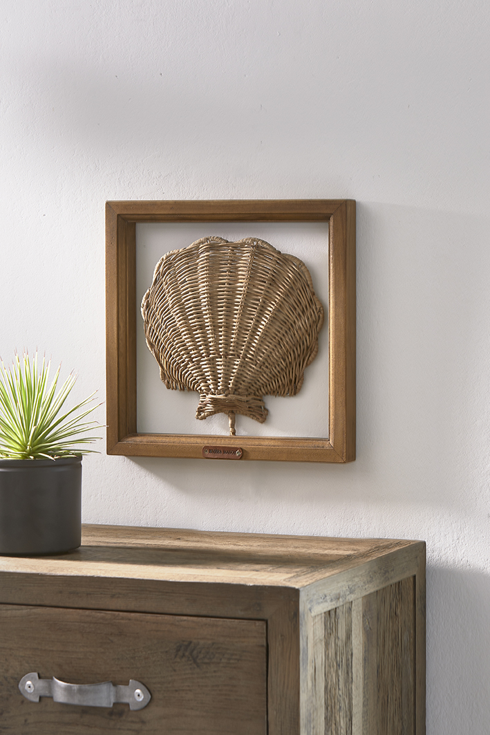 Rustic Rattan Shell Wall Decoration