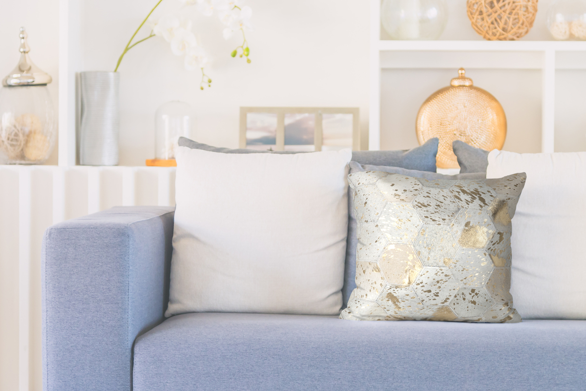 Spark Pillow 210 Elfenbein / Gold Spark Pillow 210 Elfenbein / Gold