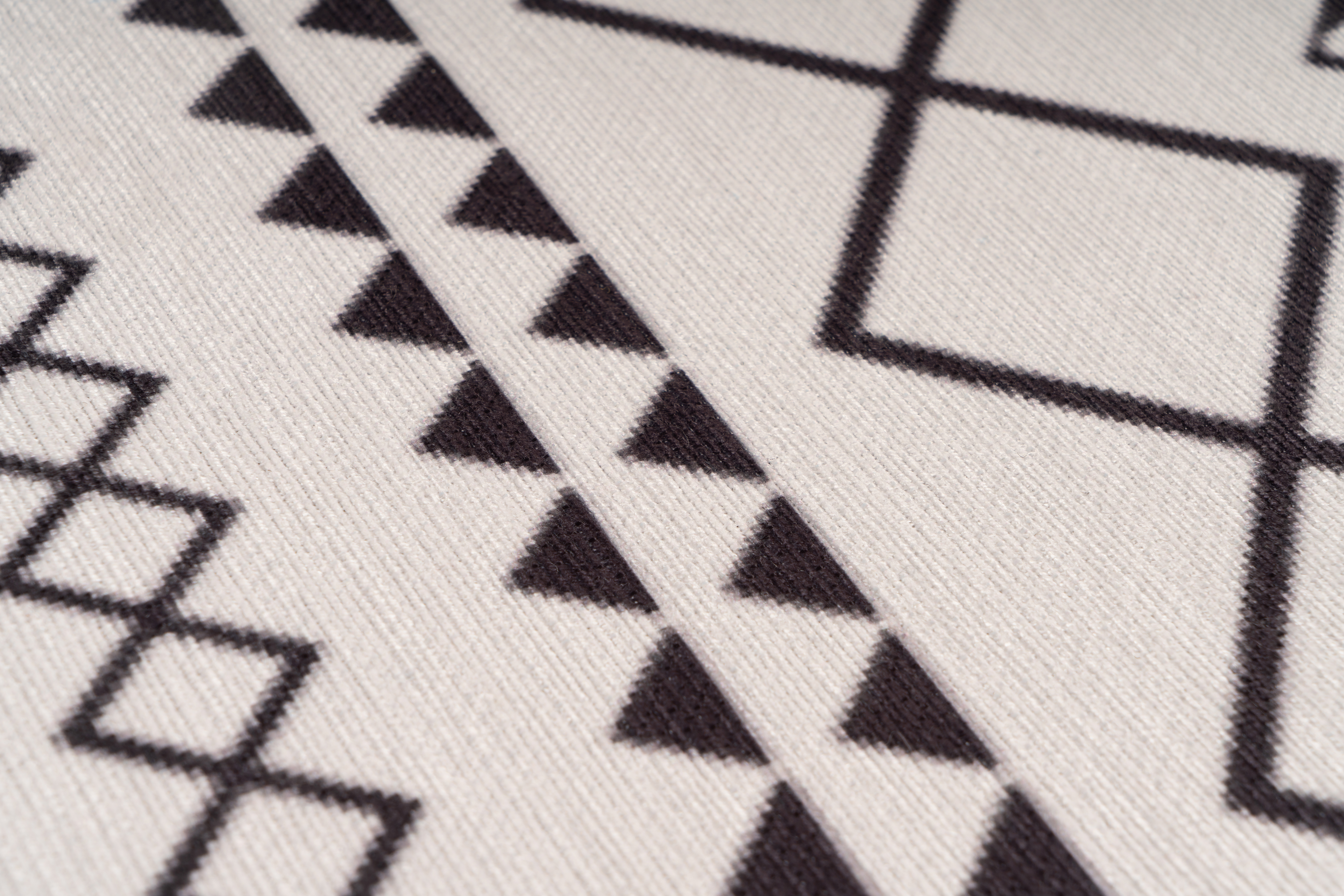 Maya 400 Weiß / Schwarz Maya 400 Weiß / Schwarz