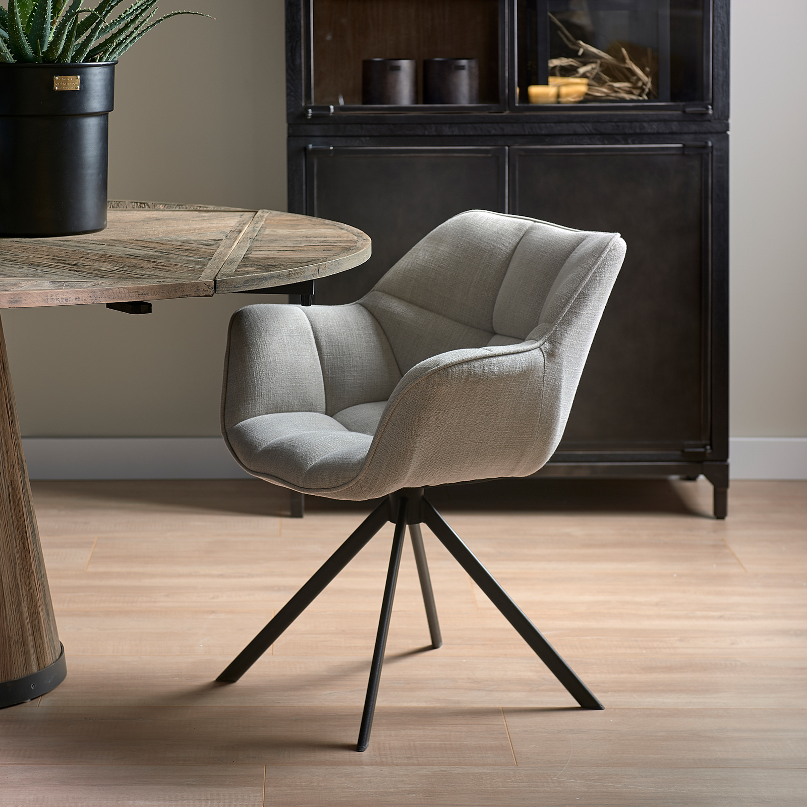 Carnaby Dining Armchair Turning Leg, mouliné linen, fabulous flax Carnaby Dining Armchair Turning Leg, mouliné linen, fabulous flax
