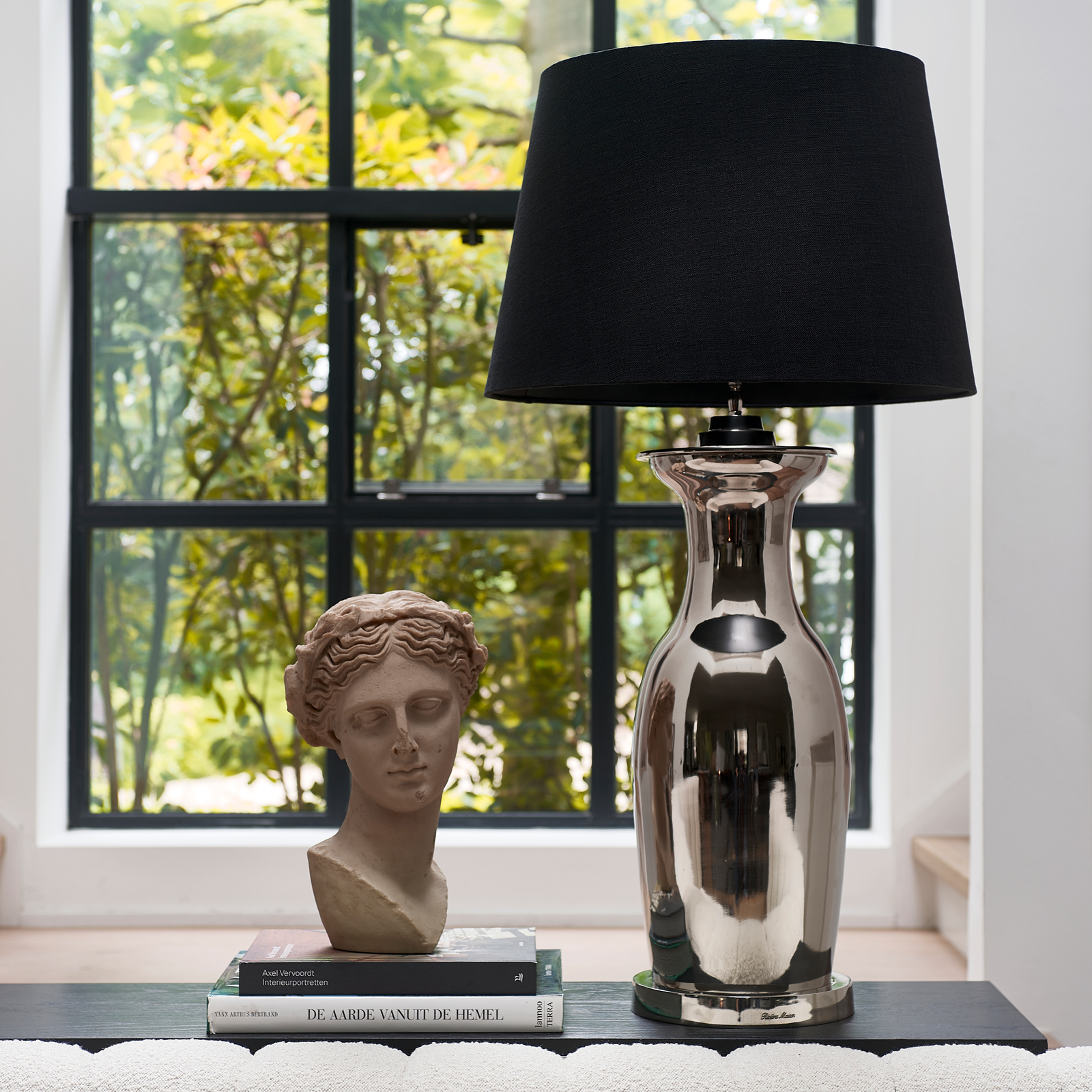 Roger Hotel Lamp