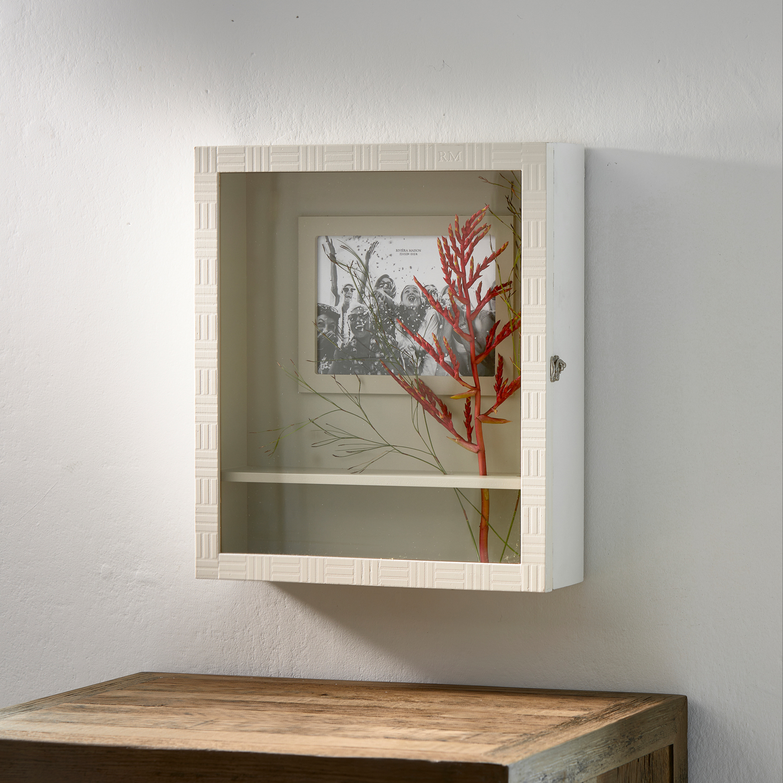 RM Photo Frame Cabinet