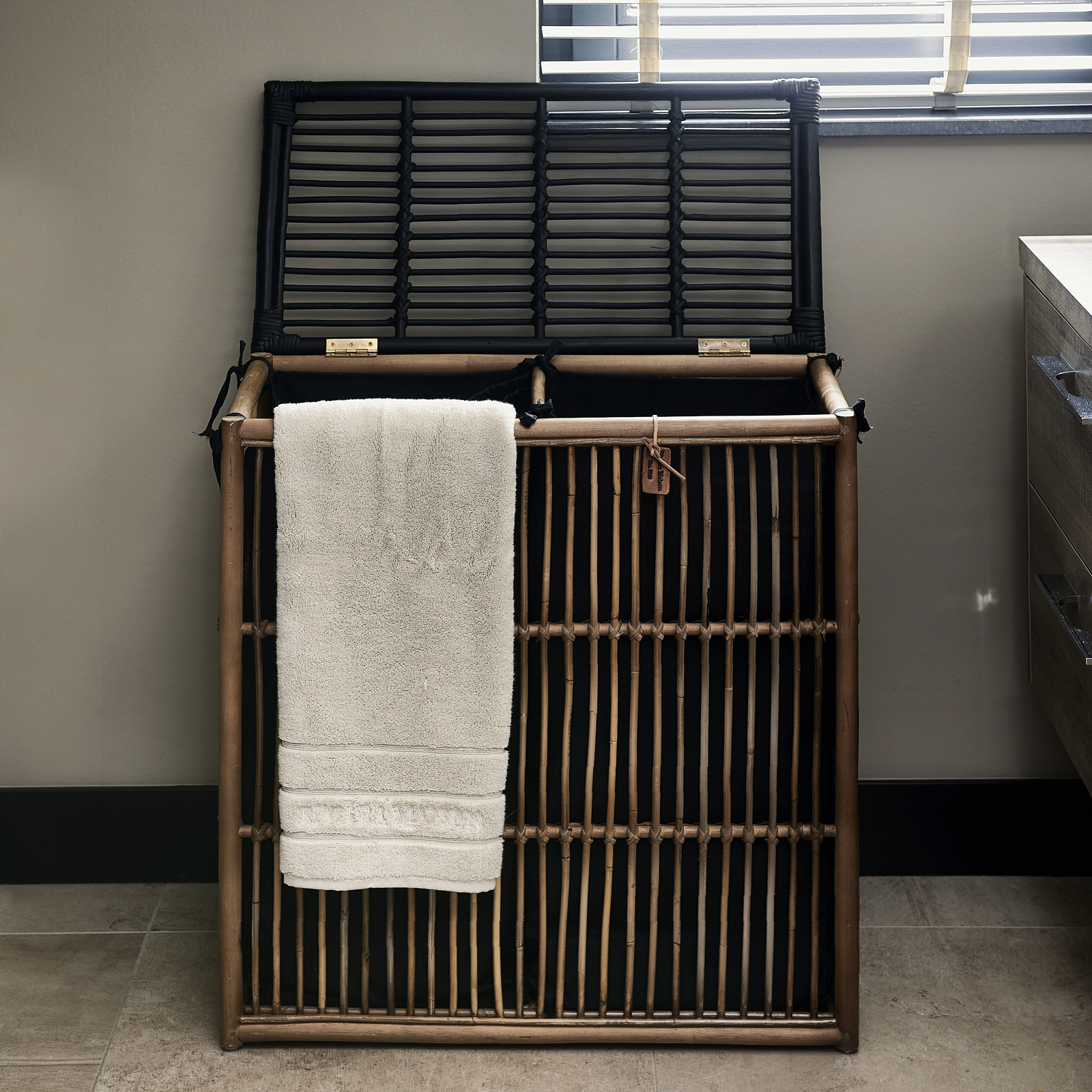 Rustic Rattan RM 1948 Laundry Basket